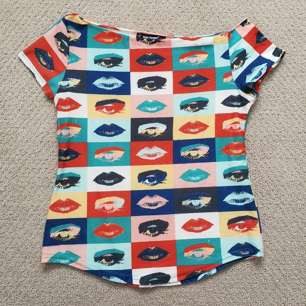 Graphic asymmetrical top M